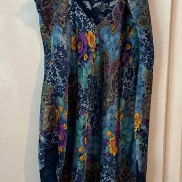 Victoria Secret’s Vintage Gold Lable - Picture 5 of 5